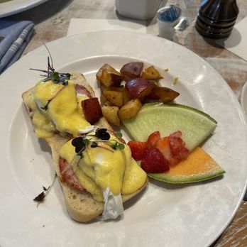 Local Table - Sunday Brunch Eggs Benedict - New American Near Me - Cypress, Texas Local Table - Sunday Brunch Eggs Benedict - New American Near Me - Cypress, Texas