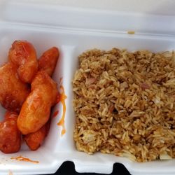 Hunan Gourmet - Sweet and sour chicken lunch combo.