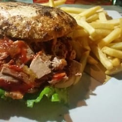 Il Bosco degli Elfi - Il pulled pork nel panino fatto con l'impasto della pizza.