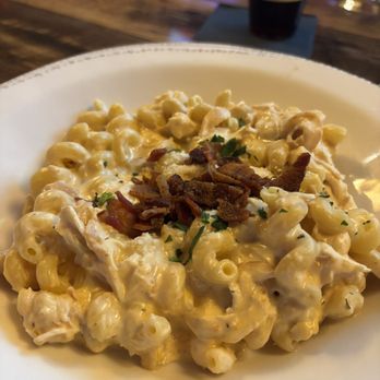 Jason Aldean’s Kitchen + Bar - Chicken Macaroni and Cheese - Bars Near Me - Las Vegas, Nevada Jason Aldean’s Kitchen + Bar - Chicken Macaroni and Cheese - Bars Near Me - Las Vegas, Nevada