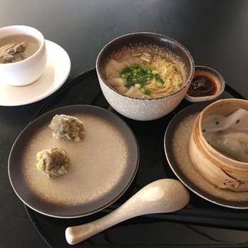 玲瓏堂 - dim sum plus won ton soup.  excellent - Airport Lounges Near Me - Hong Kong, HK