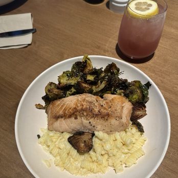Flower Child - Salmon* Gluten-Free Mac & Cheese and Yuzu Brussels Sprouts // Seasonal Sangria - Salad Near Me - Henderson, Nevada