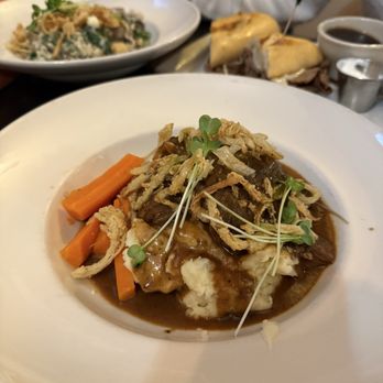 Cafe Bellini - Cabernet Braised Short Ribs with mashed potatoes - Breakfast & Brunch Near Me - Petaluma, California Cafe Bellini - Cabernet Braised Short Ribs with mashed potatoes - Breakfast & Brunch Near Me - Petaluma, California