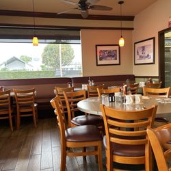 Hot N Tot - Dining area.