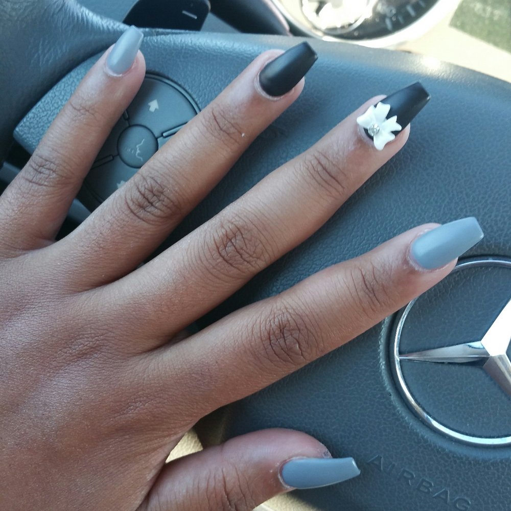 Pure Nails Spa - I never been obssesed with a nail salon before but this place got me hooked and Peter does an amazing job with my nails everytime. - Nail Salons Near Me - Wildomar, California