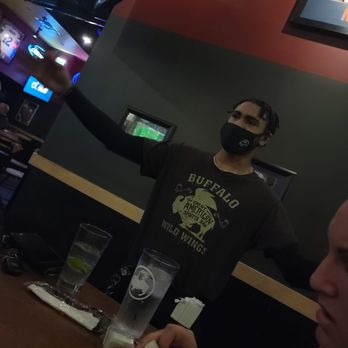 Buffalo Wild Wings - What a great dinner experience this evening with our waiter Shon W! - American Near Me - Farmingdale, New York