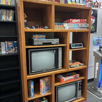 Cruzn Retro - Video Game Stores Near Me - Vernon, Connecticut