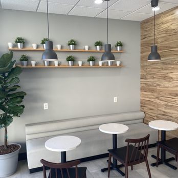 Mambo Wings - inside decor - Chicken Wings Near Me - Chicago, Illinois