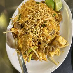 Pad Thai with beef