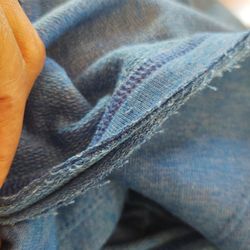 Fanatics Com - This is the bottom scene of this brand new hoodie. It's frayed and the seams are not finished.