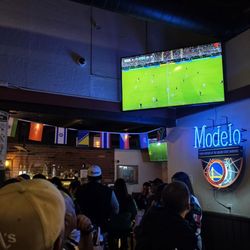 Frank's Sports Bar and Grill