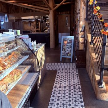 The Bird's Nest - Cute interior, nice pastries! - Pizza Near Me - Estes Park, Colorado