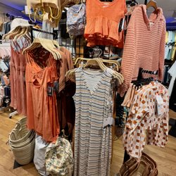 Primal Surf - LADIES CLOTHING BY O'NEILL, SISSTREVOLUTION, JETTY, SALTY CREW, RIPCURL,
