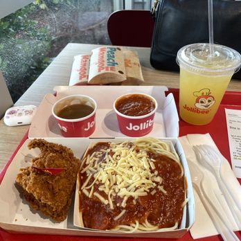 Jollibee - 1 Pc Spicy Chickenjoy w/ Jolly Spaghetti, Pineapple Quencher, extra spaghetti sauce, and Peach Mango Pies - Fast Food Near Me - Pembroke Pines, Florida