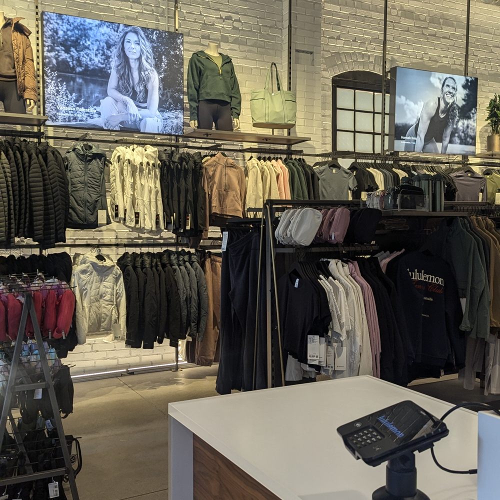 Lululemon - Sports Wear Near Me - Minneapolis, Minnesota