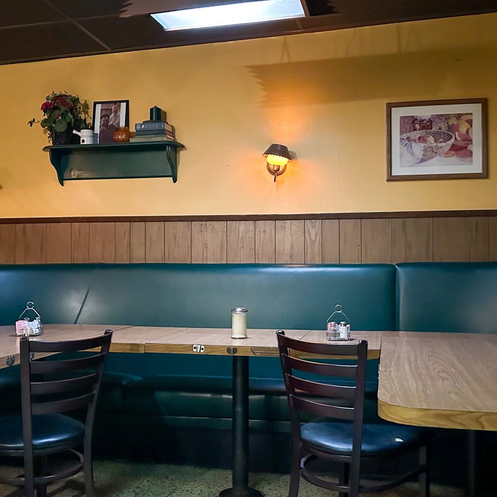 Vince's Spaghetti - Italian Near Me - Ontario, California