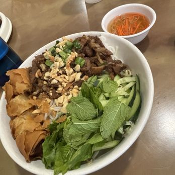Que Huong Restaurant - Vermicelli noodle bowl with pork and egg rolls - Vietnamese Near Me - Phoenix, Arizona