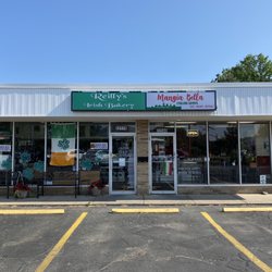 Reilly's Irish Bakery and Deli - Reilly's and equally delicious Mangia Bella right next door!