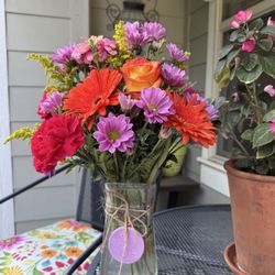 The Flower Place - Surprise bouquet
