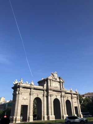 Puerta de Alcalá by null