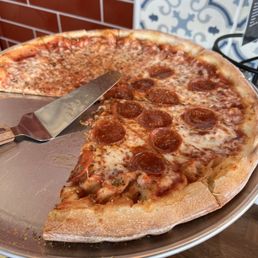 Pepperoni pizza half cheese Pepperoni pizza half cheese