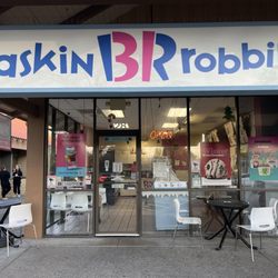 Baskin Robbins - Outside