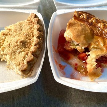 The Little Pie Shop & Cafe - Apple pie and strawberry rhubarb pie - Cafes Near Me - Ashtabula, Ohio