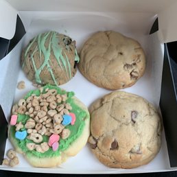 Grasshopper, lucky charms and a couple chocolate chip cookies Grasshopper, lucky charms and a couple chocolate chip cookies