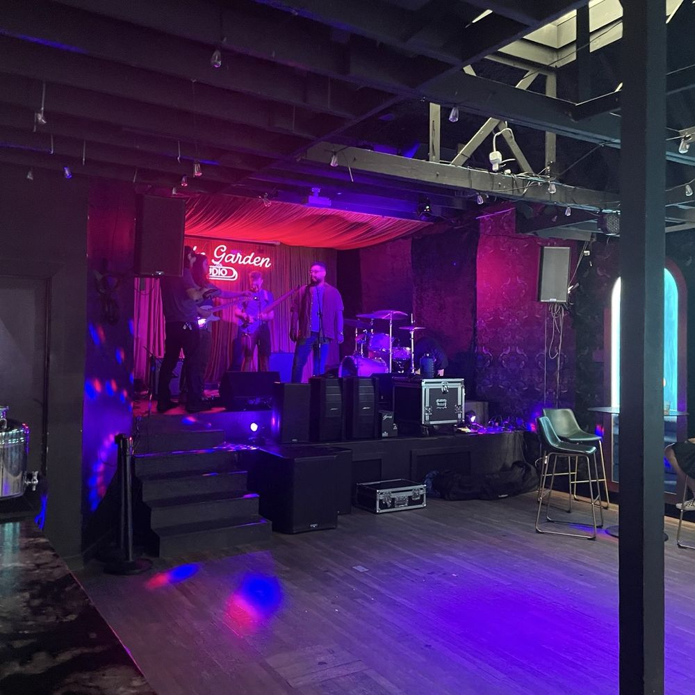 Inn Cahoots - Inside venue - Hotels Near Me - Austin, Texas Inn Cahoots - Inside venue - Hotels Near Me - Austin, Texas