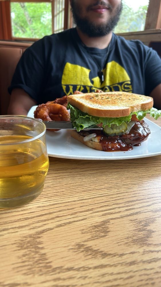 Bigfoot Steakhouse Logo