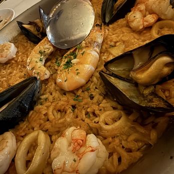 Dos Besos - Seafood paella - Spanish Near Me - Pasadena, California