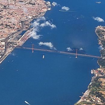 Ponte 25 de Abril - Looking up the Tagus: the bridge, Belem (lower left), the historic center (upper left), Cacilhas (upper right), and Almada (lower right) - Landmarks & Historical Buildings Near Me - Lisbon, 11
