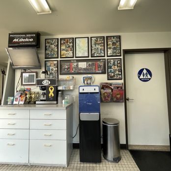 60 Minute Tune - Waiting area w/coffee, water & CANDY! - Auto Repair Near Me - Granada Hills, California 60 Minute Tune - Waiting area w/coffee, water & CANDY! - Auto Repair Near Me - Granada Hills, California
