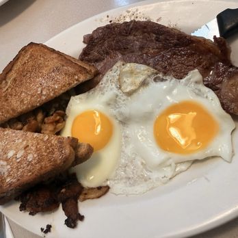 Mitchell's On Main - Steak and Eggs - Breakfast & Brunch Near Me - Cromwell, Connecticut