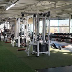 407 Fitness - Lunges on a beautiful sunny morning at 407fitness.