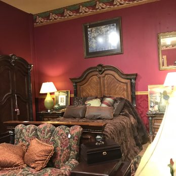 Ole Man River Antiques - Antiques Near Me - Natchez, Mississippi