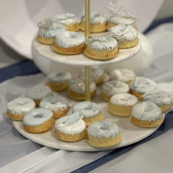 Really Cute Sweets - Mini donuts with white chocolate as the frosting - Desserts Near Me Really Cute Sweets - Mini donuts with white chocolate as the frosting - Desserts Near Me