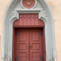 Kirche St. Trinitatis - ... Eingangsportal ...
