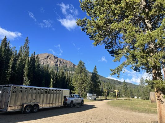 Skyline Guest Ranch & Guide Service by null