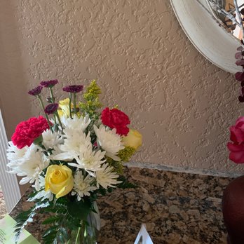 Ann's Flowers - What I received, for $70! Don't shop here. - Florists Near Me - Englewood, Florida Ann's Flowers - What I received, for $70! Don't shop here. - Florists Near Me - Englewood, Florida