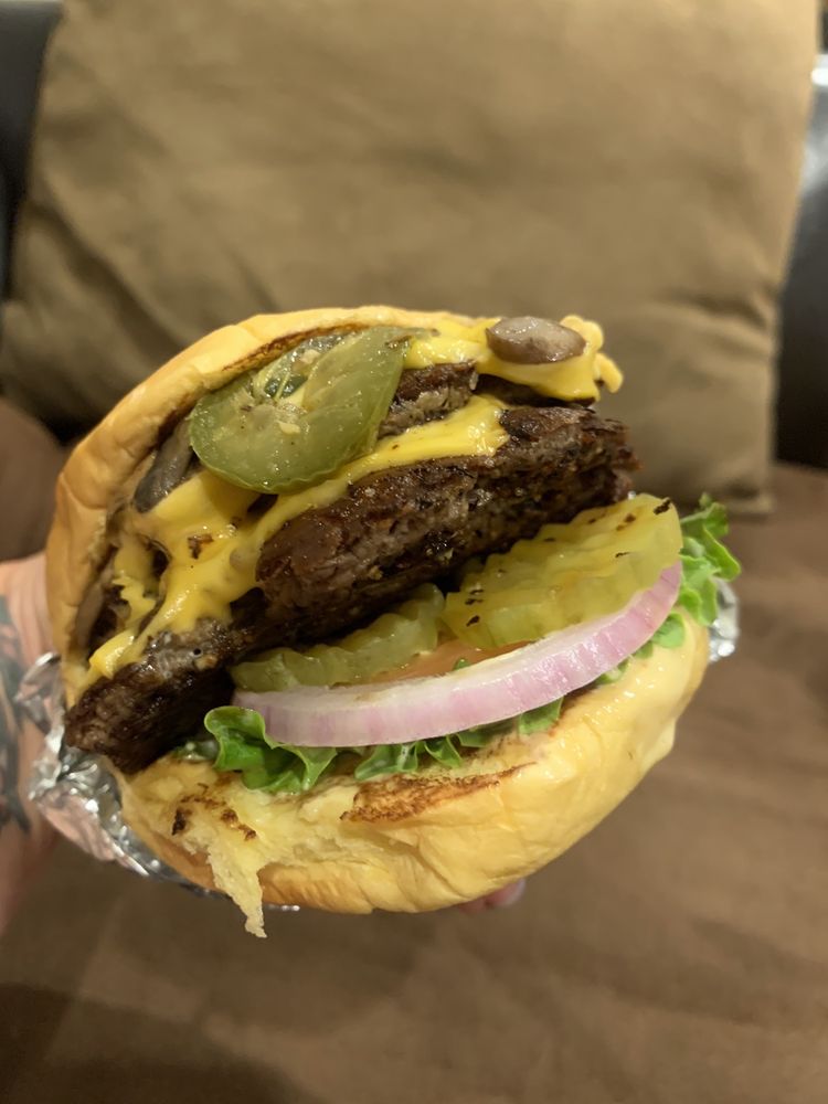 BUMPER 2 BURGER 92 Photos & 207 Reviews 715 S Main St, Lombard
