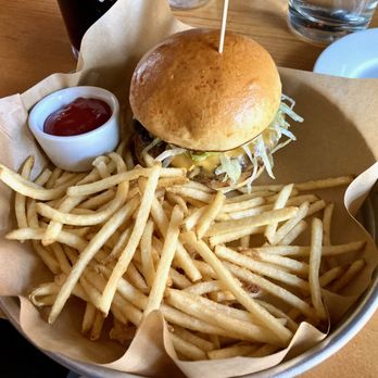 Foundry Kitchen and Tavern - Cheese burger with BANGIN' fries! - New American Near Me - Sandy Hook, Connecticut Foundry Kitchen and Tavern - Cheese burger with BANGIN' fries! - New American Near Me - Sandy Hook, Connecticut