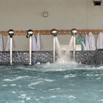 SoJo Spa Club - Back spray massage - Saunas Near Me - Edgewater, New Jersey