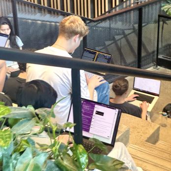 Georgie's - The laptop people - Hong Kong Style Cafe Near Me - New York, New York