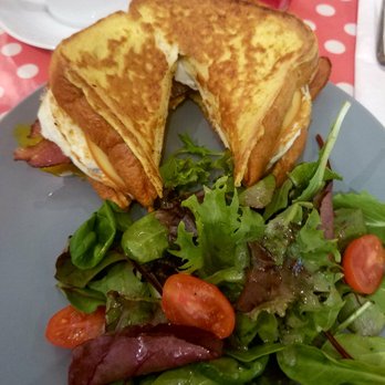 Geppetto Cafe - French toast sandwich with applewood smoke bacon, Gouda cheese, and eggs. - Creperies Near Me - Pittsburgh, Pennsylvania