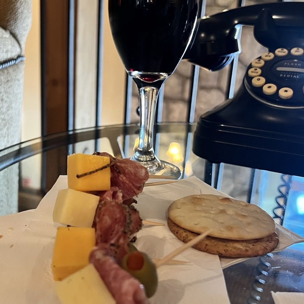 The Ocean Lodge - Happy hour wine tasting with snacks - Hotels Near Me - Cannon Beach, Oregon The Ocean Lodge - Happy hour wine tasting with snacks - Hotels Near Me - Cannon Beach, Oregon