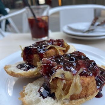 Alhambra - Goat Cheese with Onion and Blueberry sauce - Spanish Near Me - Madrid, M Alhambra - Goat Cheese with Onion and Blueberry sauce - Spanish Near Me - Madrid, M