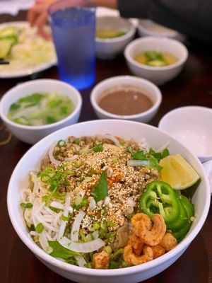 Bún Bò Huynh Dining by null