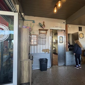The Pan - Country Kitsch ambiance - Pizza Near Me - Gardena, California