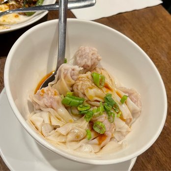 Dinesty Dumpling House - Vegetable and pork wontons with hot and sour sauce - Chinese Near Me - Vancouver, British Columbia